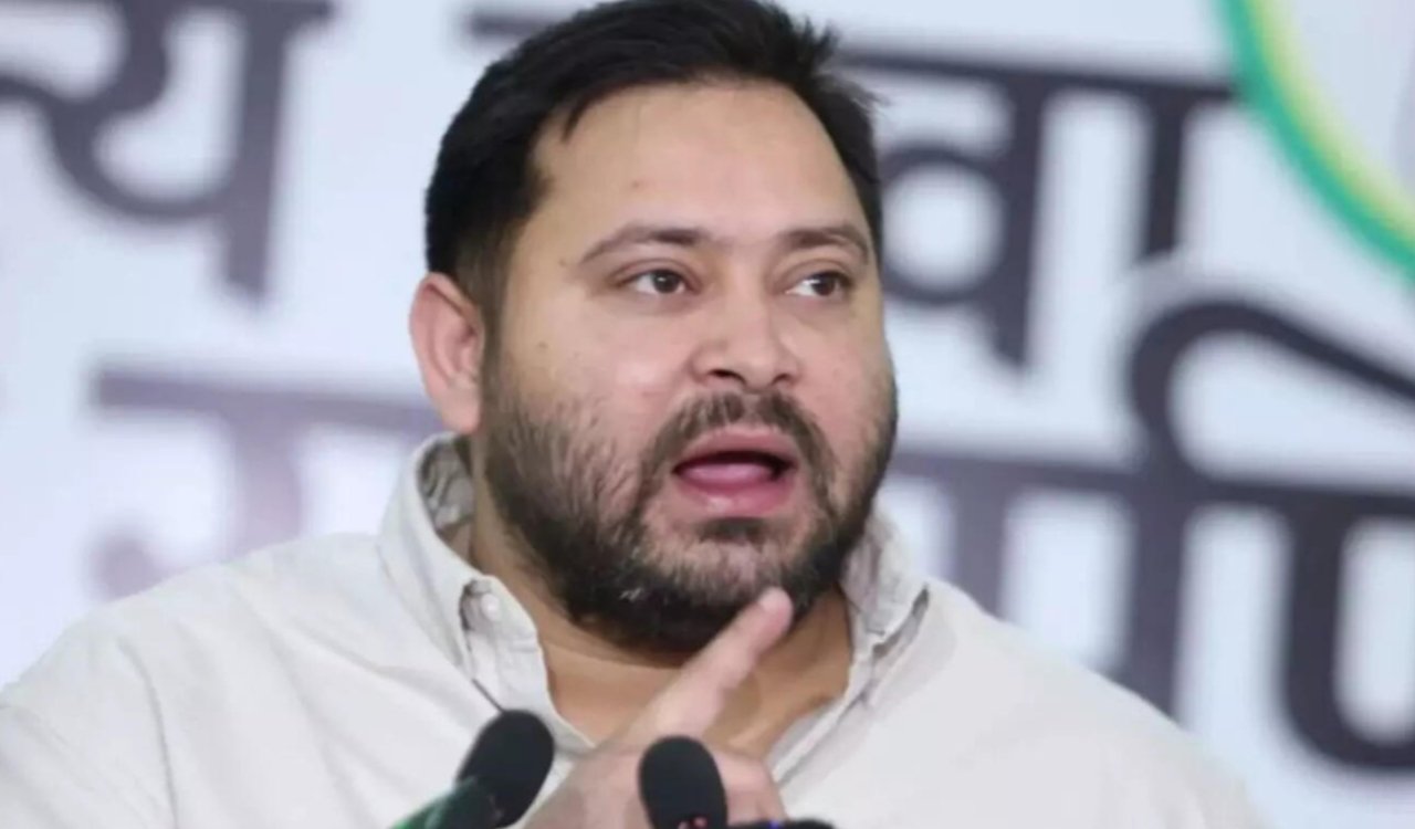 तेजस्वी यादव का बड़ा चुनावी ऐलान: जीविका दीदियों को सरकारी कर्मचारी का दर्जा, 30 हजार मासिक वेतन और ब्याज मुक्त ऋण 3 20251022 115931