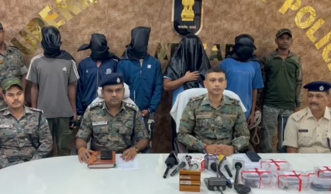 लातेहार में संगठित अपराध गिरोह का भंडाफोड़, पांच अपराधी गिरफ्तार 2 20251022 154028