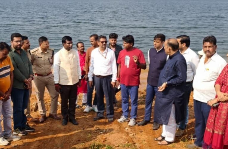 छठ पर्व को लेकर उपायुक्त ने किया छठ घाटों का निरीक्षण, दिए सुरक्षा और स्वच्छता के निर्देश