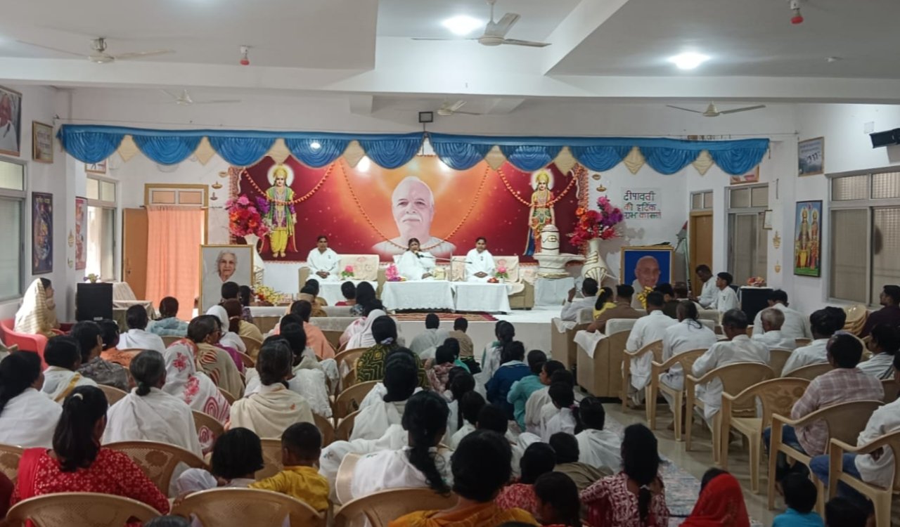 भाई दूज पर ब्रह्माकुमारीज गुमला में आत्मिक प्रेम और आध्यात्मिक जागृति का उत्सव 8 20251023 184540