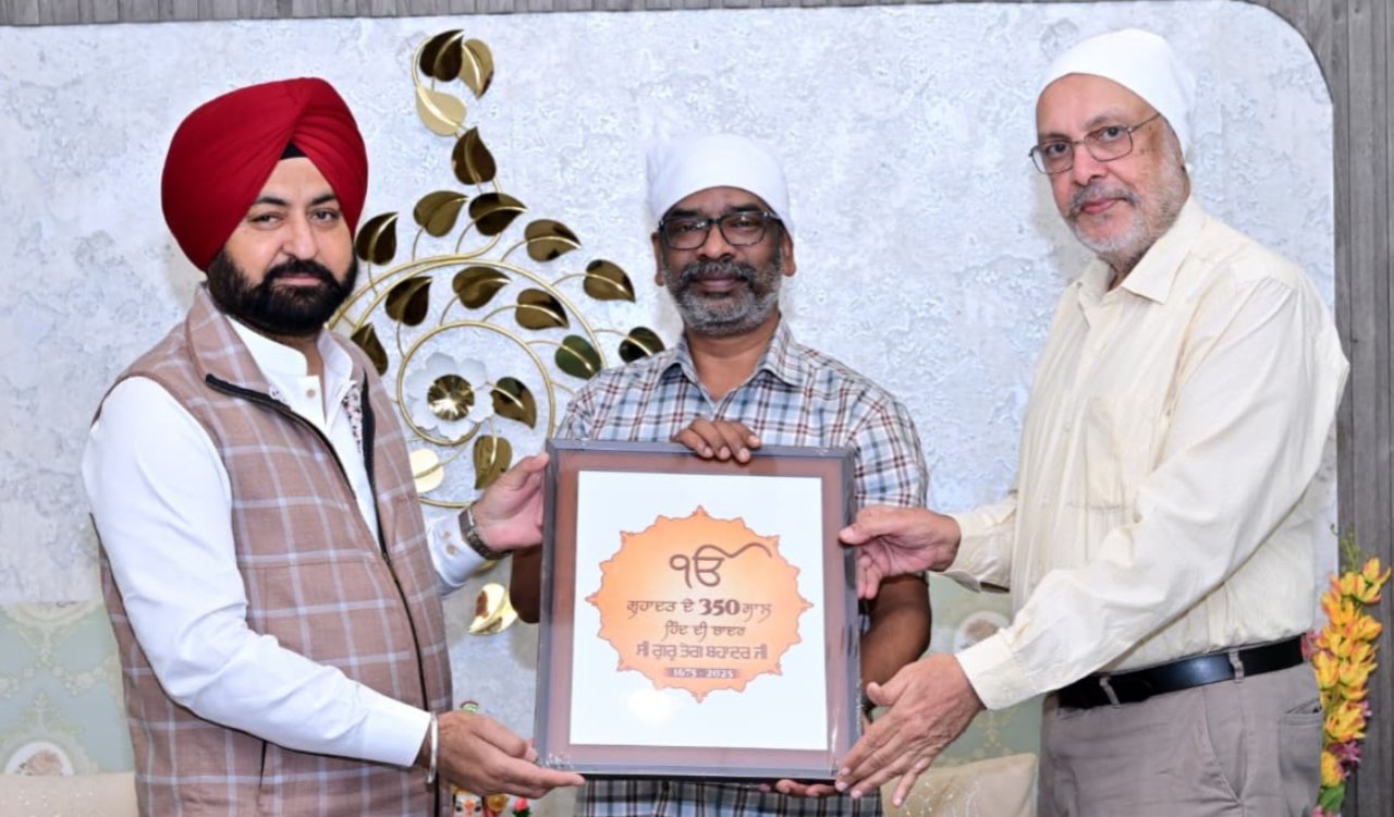 मुख्यमंत्री हेमन्त सोरेन से पंजाब के मंत्रियों ने की मुलाकात, गुरु तेग बहादुर जी के 350वें शहीदी दिवस पर आयोजित कार्यक्रम में सम्मिलित होने के लिए किया सादर आमंत्रित 6 20251024 154257