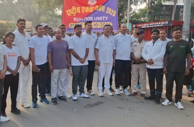 राष्ट्रीय एकता दिवस पर पलामू पुलिस ने शहीदों की स्मृति में आयोजित की मैराथन दौड़