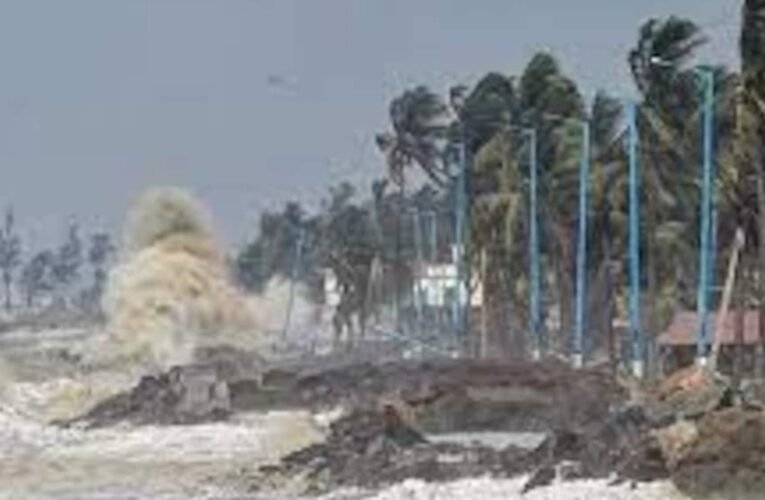 चक्रवाती तूफान ‘मोंथा’ को लेकर अलर्ट: आंध्र प्रदेश तट से आज शाम या रात को टकराएगा, भारी तबाही का खतरा