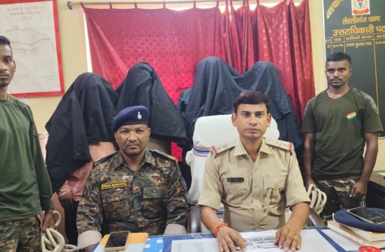 पलामू पुलिस ने फर्जी नंबर प्लेट वाली कार से अफीम डोडा तस्करी का भंडाफोड़ किया, चार गिरफ्तार