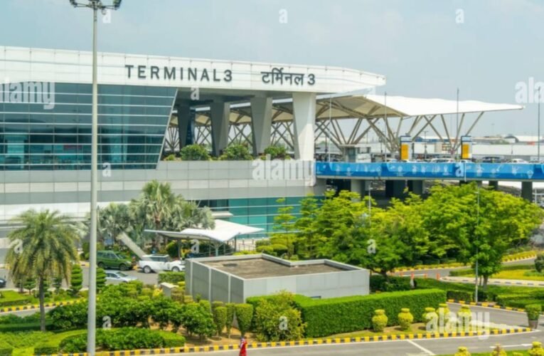 दिल्ली एयरपोर्ट टर्मिनल 3 पर खड़ी बस में लगी भीषण आग, कोई हताहत नहीं