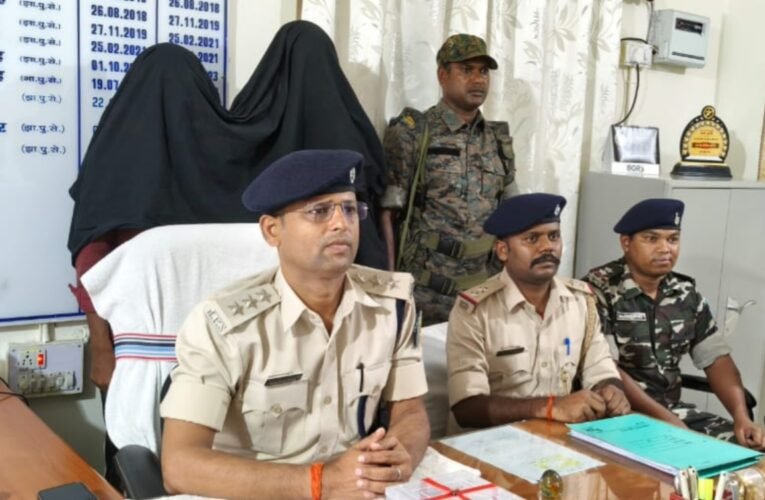 हजारीबाग पुलिस ने PLFI के नाम पर कोयला कंपनियों से लेवी वसूलने वाले दो अभियुक्तों को किया गिरफ्तार