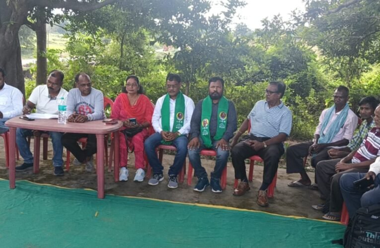 झारखंड मुक्ति मोर्चा (झामुमो) सिमडेगा: बांसजोर प्रखंड में वर्ग संगठनों के पुनर्गठन पर महत्वपूर्ण बैठक आयोजित