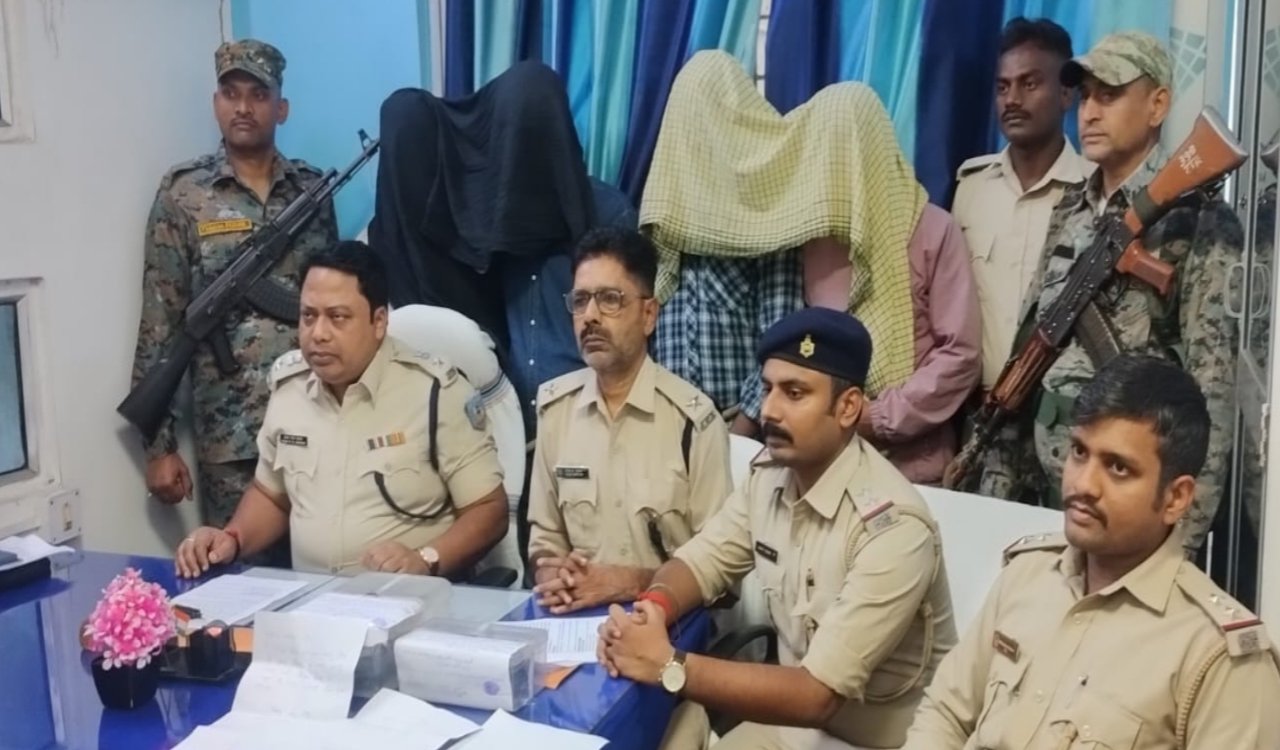 चतरा पुलिस की बड़ी कार्रवाई: राहुल सिंह गिरोह के 4 गुर्गे गिरफ्तार, अवैध पिस्टल-गोली सहित हाईवा फायरिंग कांड का उद्भेदन 20251029_202645