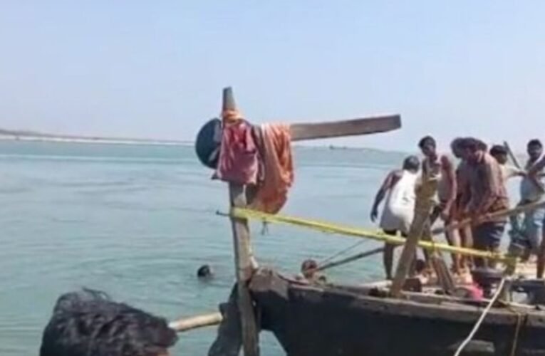 कौड़ियाला नदी में नाव पलटने से 24 लोग लापता, 4 को बचाया गया; सीएम योगी ने दिए तत्काल राहत के निर्देश