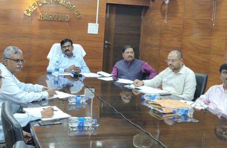 मतदाता सूची के गहन पुनरीक्षण हेतु पंचायत-वार्ड स्तर पर विशेष कैंप आयोजित करने का निर्देश