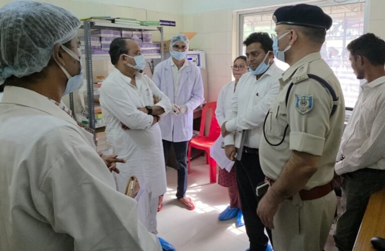 स्वास्थ्य मंत्री डॉ. इरफान अंसारी की चाईबासा सदर अस्पताल में आकस्मिक जांच, एचआईवी लापरवाही मामले में तत्काल कार्रवाई