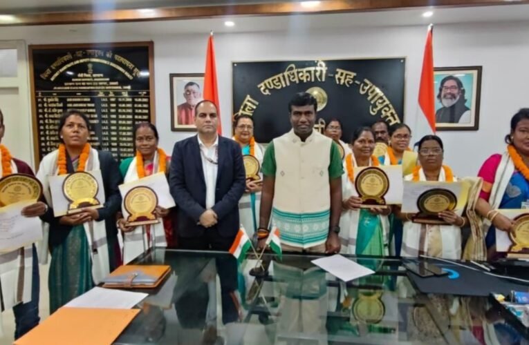 पेंशन दरबार-सह-सेवा निवृत्ति विदाई सम्मान समारोह का आयोजन, 10 शिक्षकों को मिला सम्मान