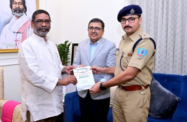 मुख्यमंत्री हेमन्त सोरेन को बोकारो में आयोजित ‘लुगू बुरु घांटा बाड़ी धोरोम गाढ़ राजकीय महोत्सव-2025’ में मुख्य अतिथि बनने का निमंत्रण