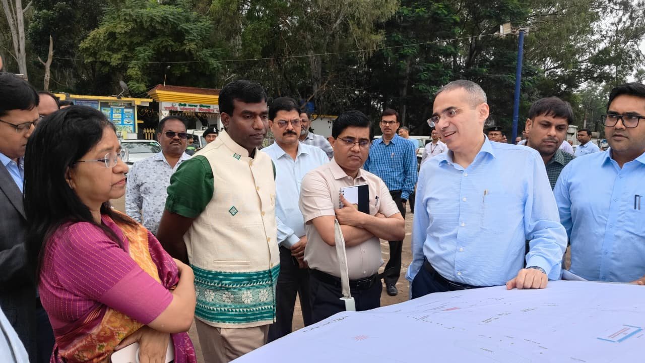 25वां झारखंड राज्य स्थापना दिवस: तैयारियां जोरों पर, उच्चाधिकारियों ने किया मोरहाबादी मैदान का निरीक्षण 3 IMG 20251031 WA0074