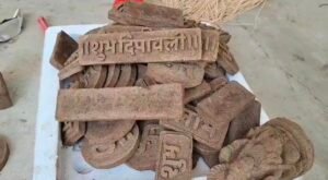 कोडरमा में गोबर से बने दीये और मूर्तियां बनीं दीपावली की शान, ग्रामीण महिलाएं दिखा रहीं आत्मनिर्भरता की राह 7 Screenshot 20251018 123740