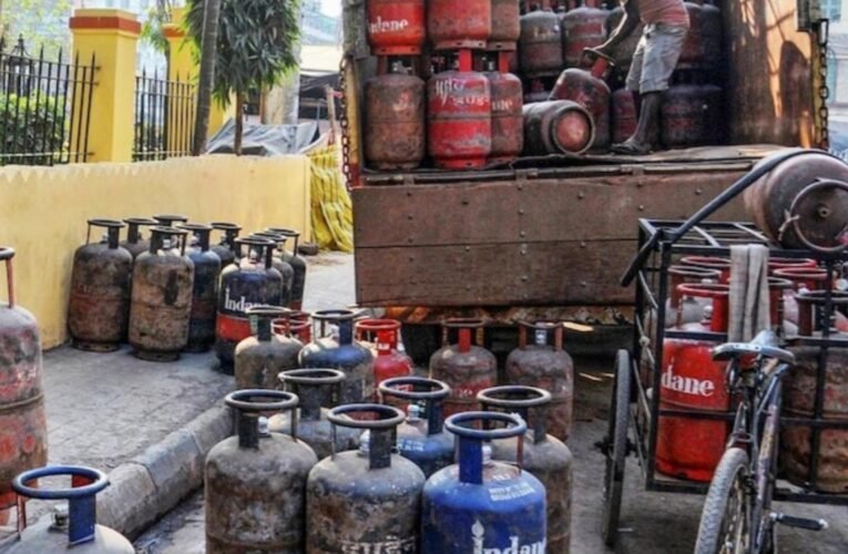 एलपीजी सिलेंडर हुआ सस्ता: चुनावी मौसम में लोगों को मिली राहत, कमर्शियल सिलेंडर के दाम में 5 रुपये की कटौती
