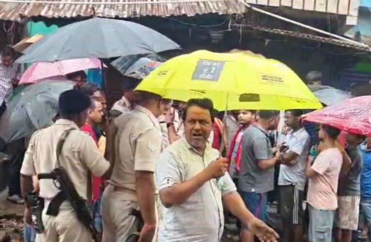 तीनपहाड़ मुख्य बाजार में आभूषण दुकान से 8-10 लाख की चोरी, दीवार तोड़कर चोरों ने दिया घटना को अंजाम