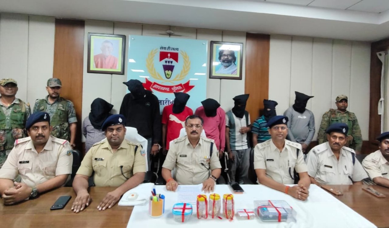 हजारीबाग पुलिस की बड़ी सफलता: 1.5 करोड़ रुपए की चोरी का पर्दाफाश, 7 अपराधी गिरफ्तार 3 20251101 202233