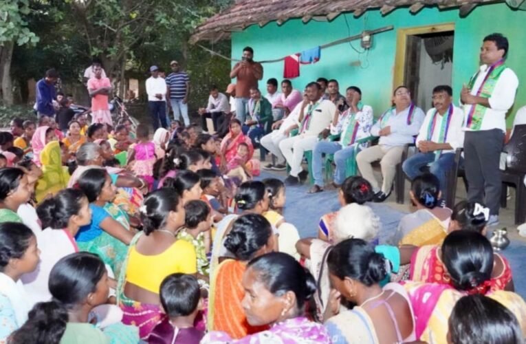 घाटशिला में आसना पंचायत में आजसू पार्टी का जनसंपर्क अभियान, पूर्व मंत्री रामचंद्र सहिस ने हेमंत सरकार पर बोला हमला