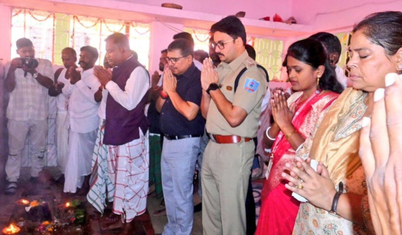 लुगुबुरू घांटाबाड़ी धोरोमगाढ़ राजकीय महोत्सव 2025 का पारंपरिक तरीके से शुभारंभ, श्रद्धालुओं की उमड़ी भीड़ 7 20251103 205123