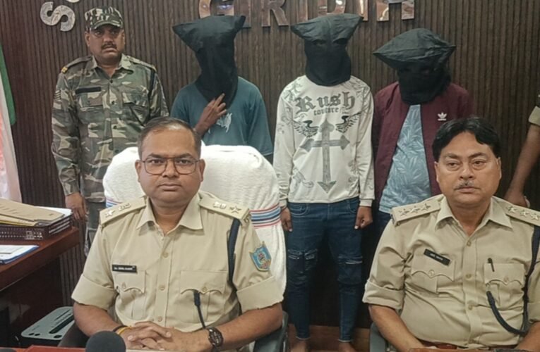 गिरिडीह में साइबर ठगी गिरोह का भंडाफोड़, तीन अपराधी गिरफ्तार, दो फरार