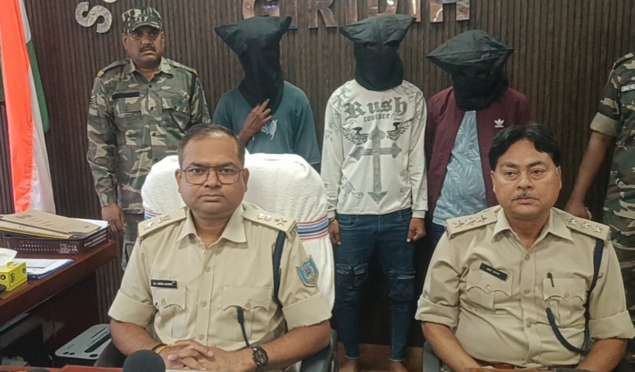 गिरिडीह में साइबर ठगी गिरोह का भंडाफोड़, तीन अपराधी गिरफ्तार, दो फरार 6 20251103 210403