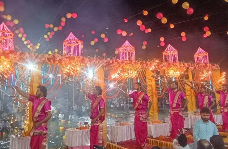 रजरप्पा में भव्य गंगा महाआरती का आयोजन, “हर हर गंगे” के जयकारों से पूरा वातावरण बना भक्तिमय
