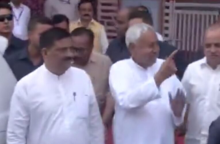 बिहार विधानसभा चुनाव 2025: बख्तियारपुर में सीएम नीतीश कुमार ने डाला वोट, लोकतंत्र के पर्व में भागीदारी का दिया संदेश