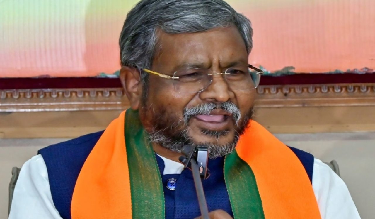 प्रशासनिक अधिकारियों की पोस्टिंग में ढोंग और पद संरक्षण: हेमंत सरकार पर बाबूलाल मरांडी का तीखा प्रहार 4 20251108 161653