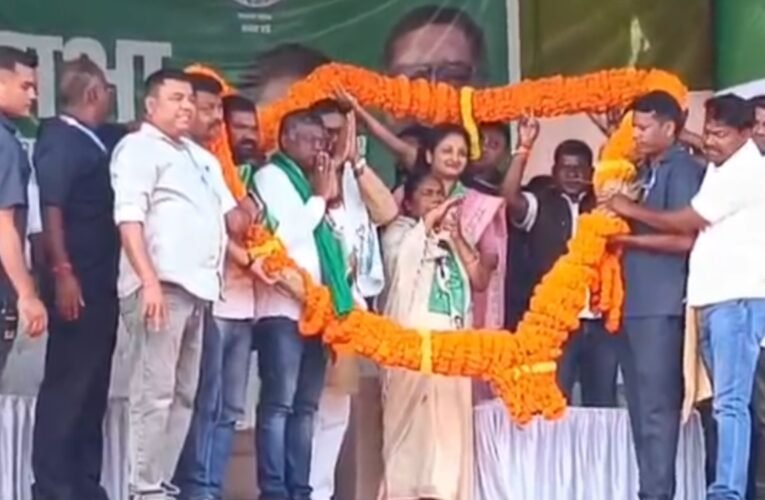 घाटशिला उपचुनाव: हेमंत-कल्पना सोरेन की संयुक्त अपील, ‘वोट दो या न दो, विकास जारी रहेगा’