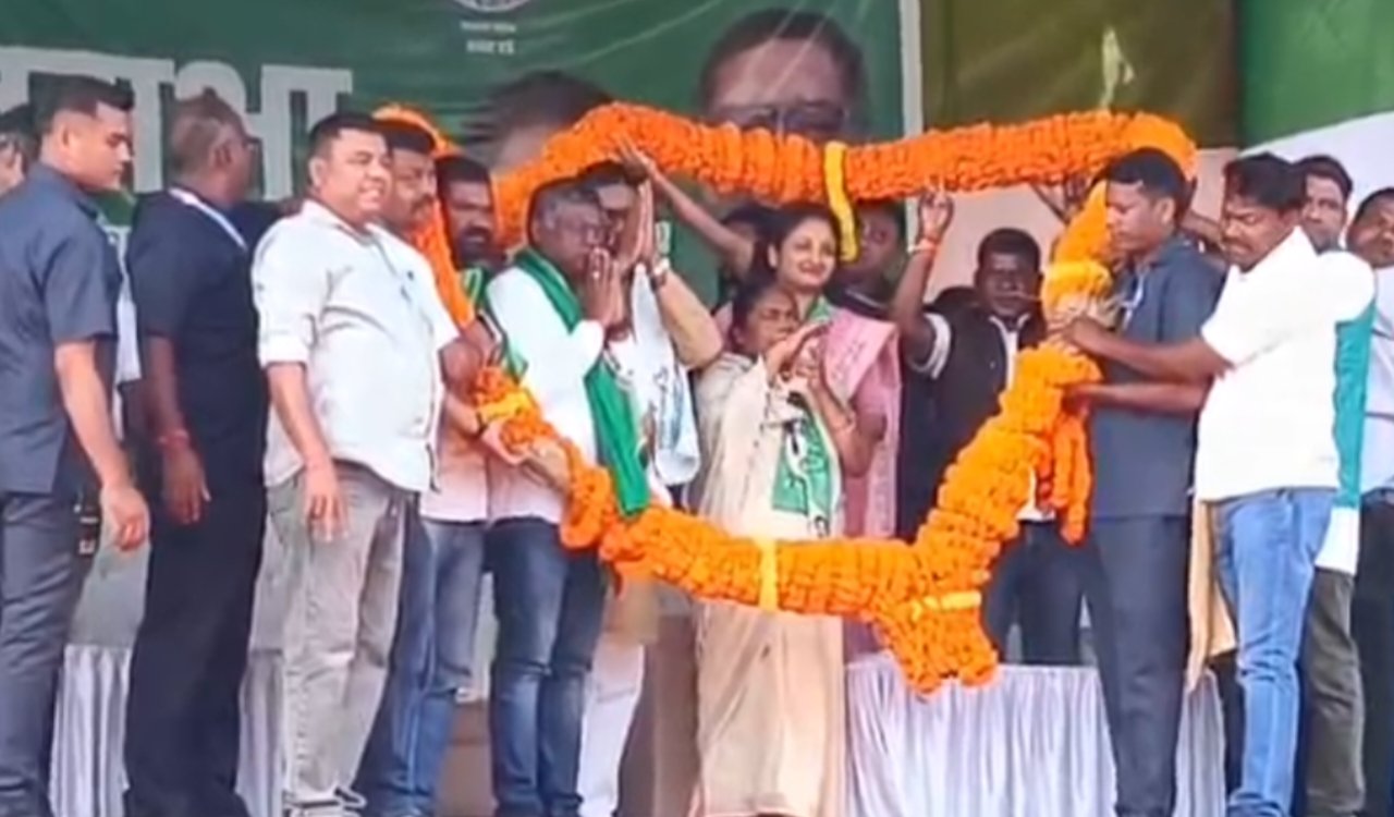 घाटशिला उपचुनाव: हेमंत-कल्पना सोरेन की संयुक्त अपील, 'वोट दो या न दो, विकास जारी रहेगा' 2 20251108 214837