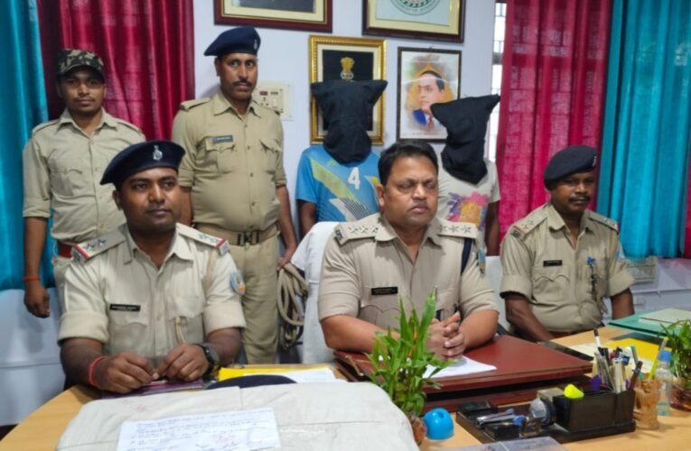 गोड्डा पुलिस ने 12 किलोग्राम अवैध गांजा के साथ दो तस्करों को गिरफ्तार किया, चार के खिलाफ NDPS एक्ट में मामला दर्ज