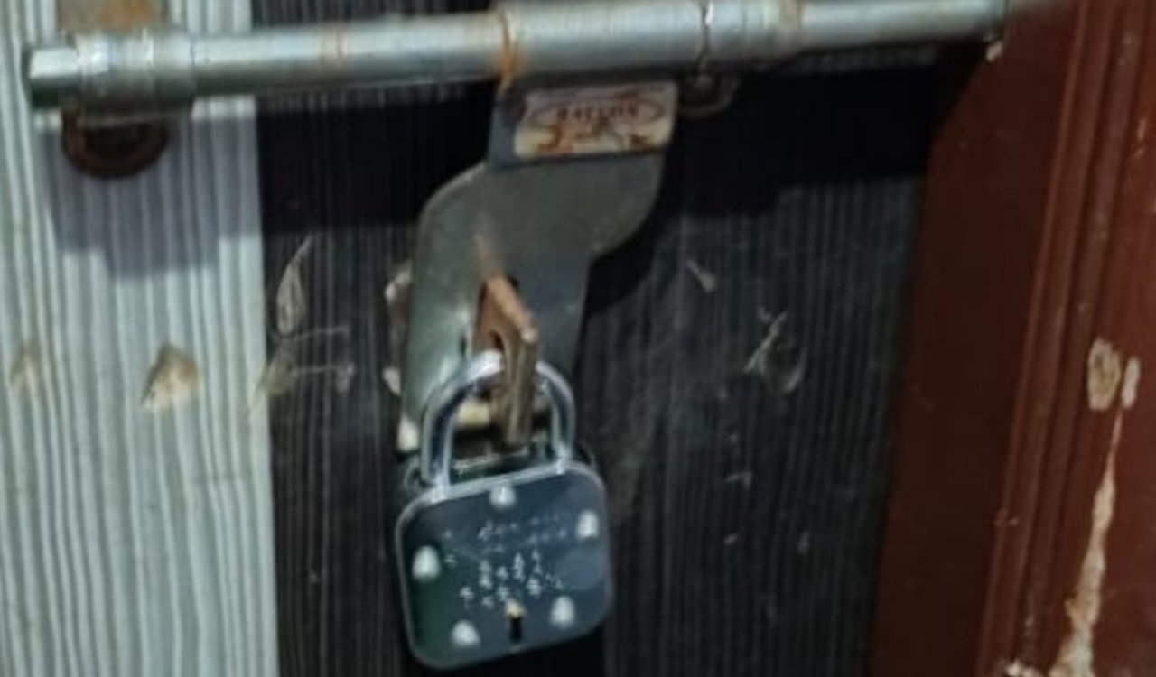 छठ पूजा के दौरान जगन्नाथपुर थाना क्षेत्र में घर का ताला तोड़ चोरों ने उड़ाए जेवरात, पीड़िता FIR के लिए थाने के चक्कर काट रही 2 20251111 084552