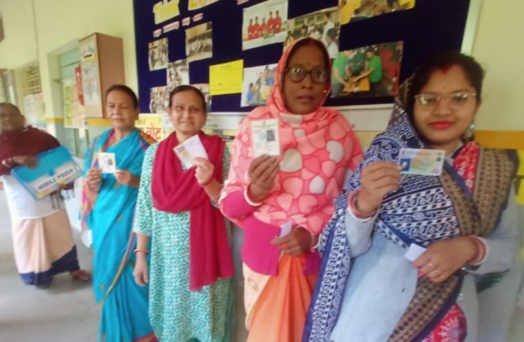 घाटशिला विधानसभा उपचुनाव: सुबह 7 बजे से जोर-शोर से शुरू हुआ मतदान, 300 बूथों पर वेबकास्टिंग से सख्त निगरानी