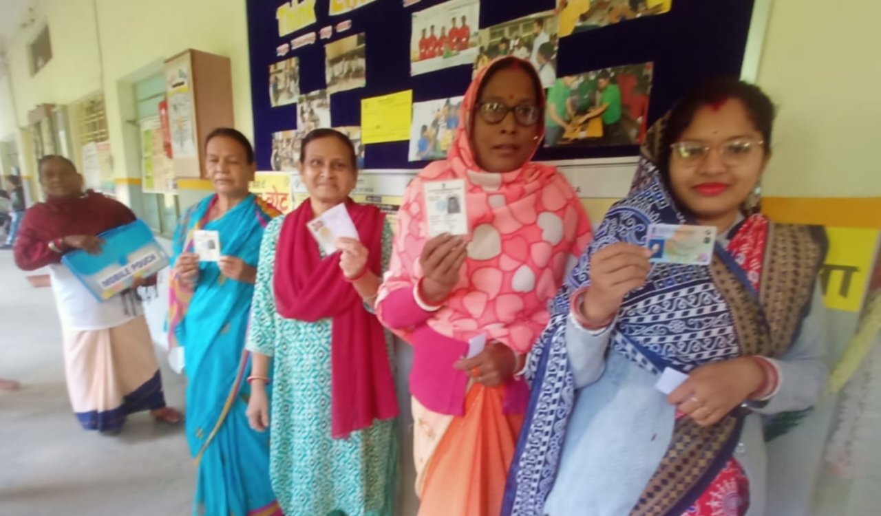 घाटशिला विधानसभा उपचुनाव: सुबह 7 बजे से जोर-शोर से शुरू हुआ मतदान, 300 बूथों पर वेबकास्टिंग से सख्त निगरानी 5 20251111 085115