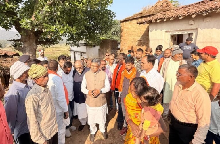 भाजपा प्रदेश कार्यकारी अध्यक्ष सांसद आदित्य साहू ने कटकमसांडी के झरदाग गांव में पीड़ित परिवारों से की मुलाकात, व्यक्त की गहरी संवेदना