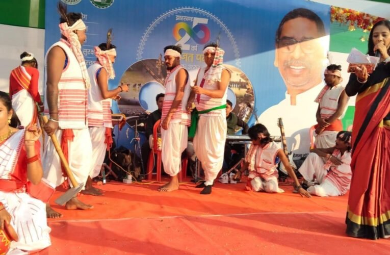 झारखंड राज्य स्थापना दिवस की रजत जयंती: रांची की सड़कों पर झलकी झारखंडी संस्कृति