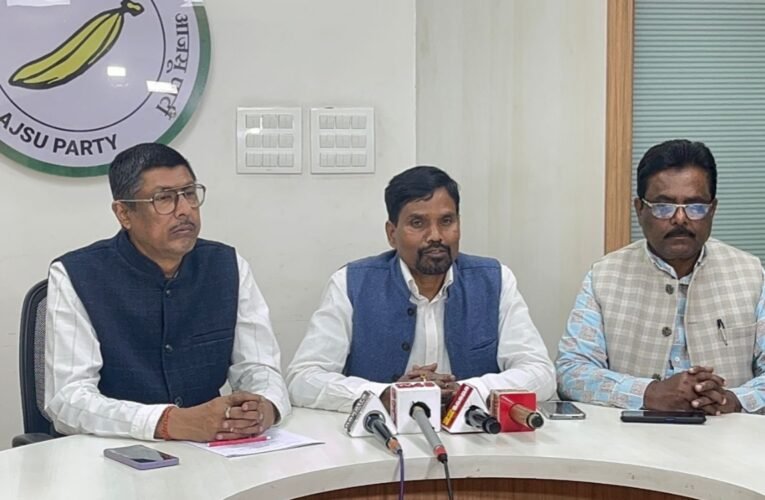 झारखंड स्थापना की रजत जयंती पर आजसू पार्टी का हेमंत सरकार पर तीखा प्रहार, कहा – 25 साल बाद भी शहीदों के सपने अधूरे, राज्य 25 वर्ष पीछे चला गया