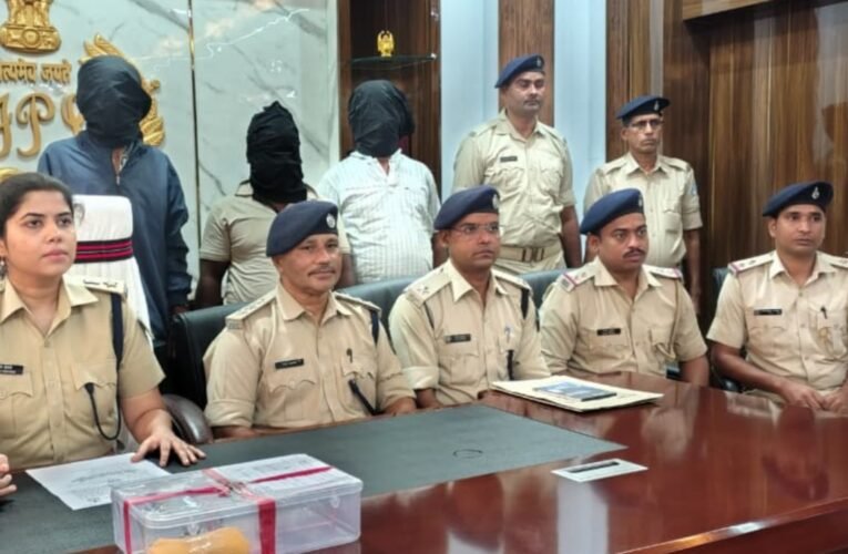 पाकुड़ पुलिस ने सोलागडिया गोलीकांड के तीन आरोपियों को गिरफ्तार किया, पिस्टल और कारतूस बरामद