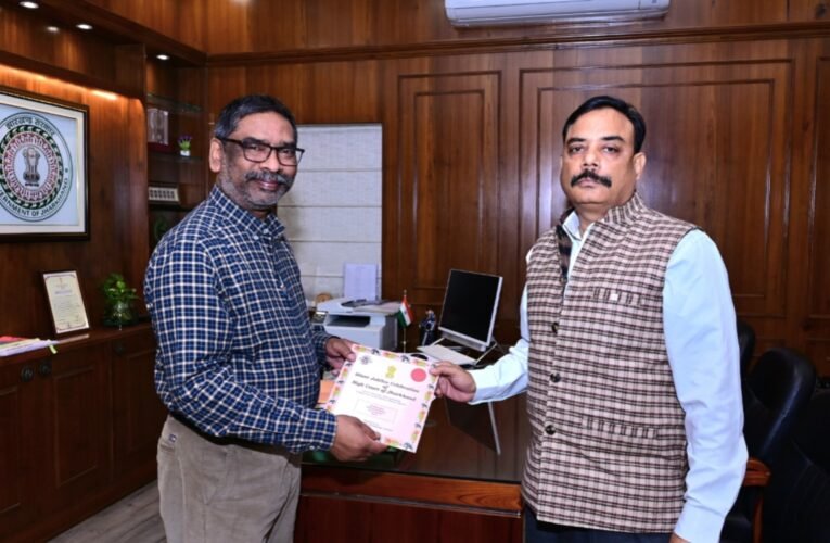 मुख्यमंत्री हेमन्त सोरेन को झारखंड हाईकोर्ट के सिल्वर जुबली समारोह में शामिल होने का निमंत्रण