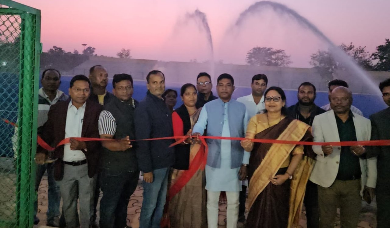 सिमडेगा में 14 करोड़ की लागत से बना अंतरराष्ट्रीय हॉकी स्टेडियम उद्घाटित, सीएम हेमंत सोरेन ने किया ऑनलाइन शुभारंभ 4 20251115 201438
