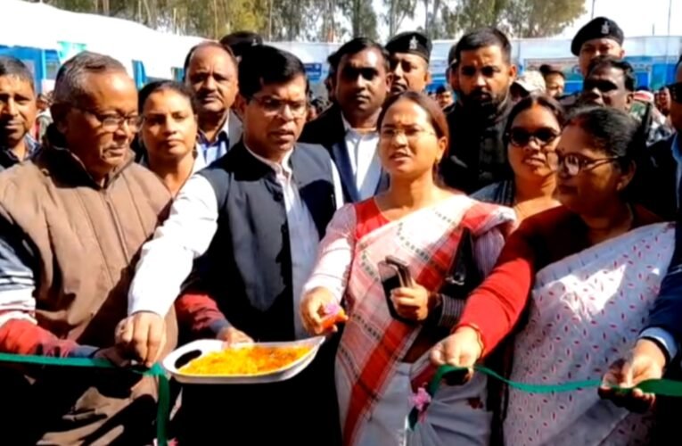 लोहरदगा में राज्य स्थापना दिवस सह विकास मेला आयोजित, मंत्री नेहा शिल्पी तिर्की ने किया 4.92 करोड़ की परिसंपत्तियों का वितरण