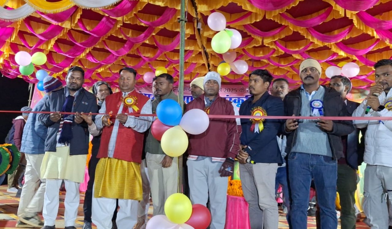 राज्य स्थापना दिवस पर कोनबेगी पोढाटोली में सांस्कृतिक कार्यक्रम का आयोजन 3 20251116 200855