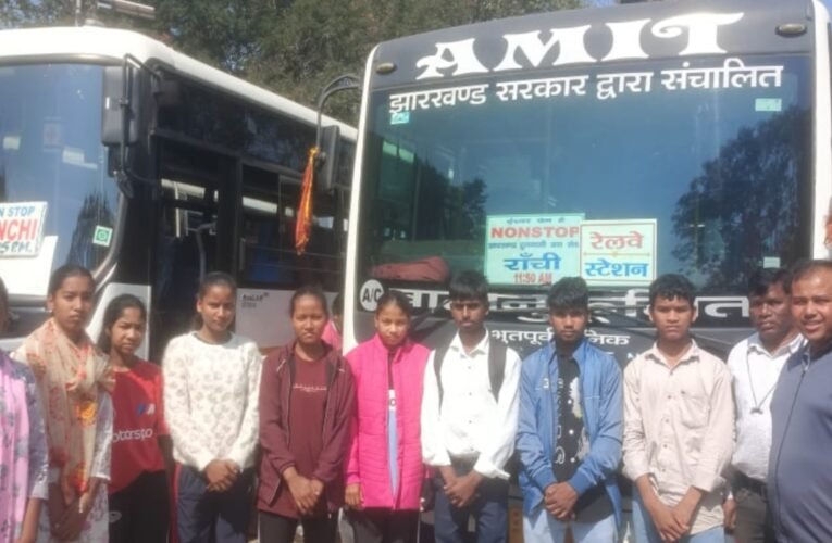 सिमडेगा की पहलवानों ने झारखंड राज्य स्तरीय सीनियर कुश्ती प्रतियोगिता में रचा इतिहास: सरस्वती को स्वर्ण, प्रीति और होलिका को कांस्य