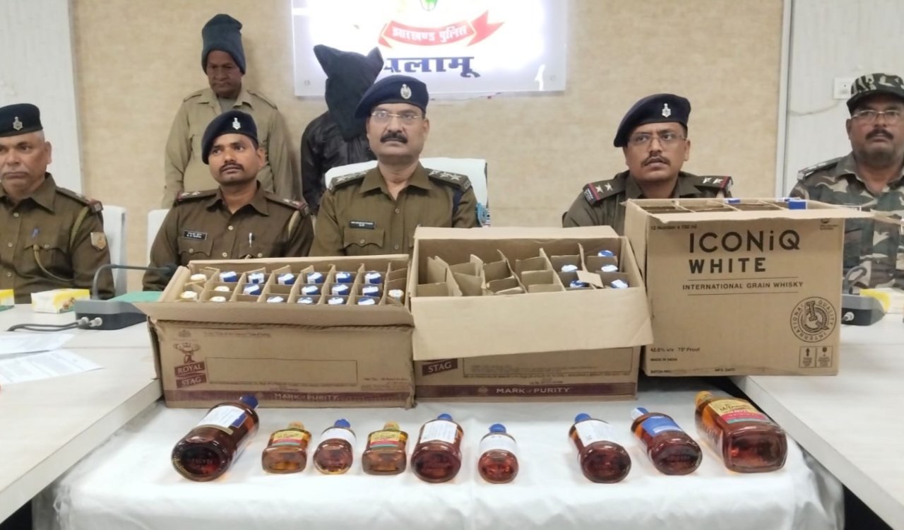 अवैध विदेशी शराब से भरा ट्रक जब्त, चालक गिरफ्तार; अनुमानित मूल्य 80-90 लाख रुपये 4 20251116 211354