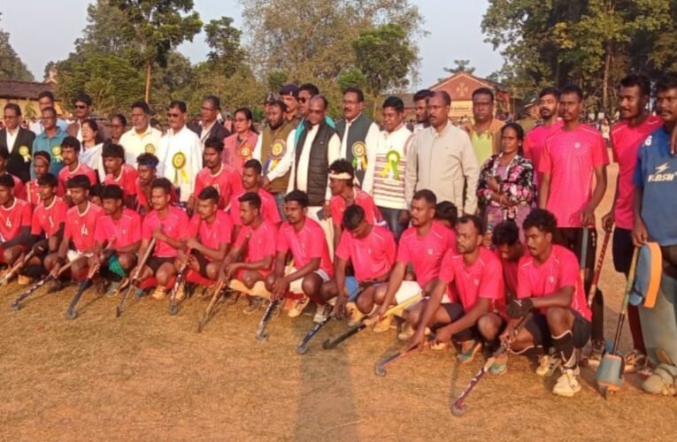 कुरडेग (झारखंड) ने जीता फादर रेने देबक मेमोरियल हॉकी टूर्नामेंट, तोरपा विधायक सुदीप गुड़िया बोले – अनुशासन ही सफलता की कुंजी