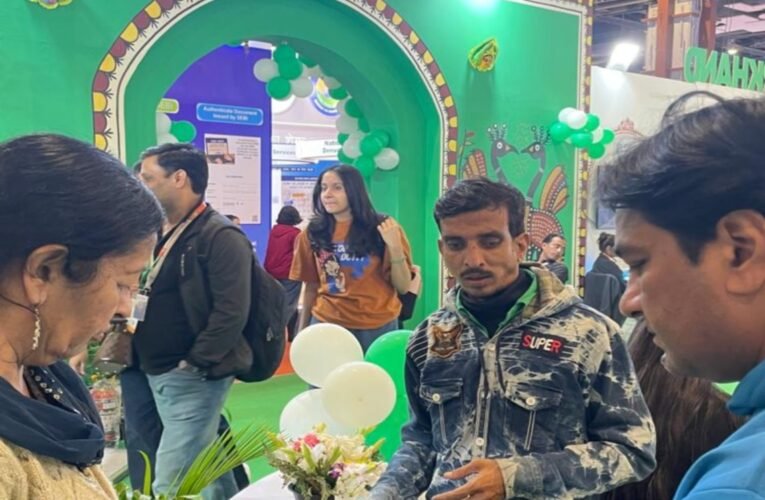 आईआईटीएफ 2025: झारखंड पैविलियन में महिला-निर्मित उत्पाद बने आकर्षण का केंद्र, तसर सिल्क लाइव डेमो ने खींचा सबका ध्यान