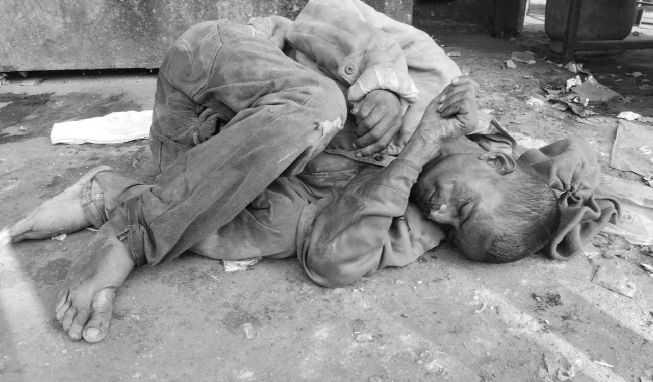 रतन टॉकीज चौक के पास मिला अज्ञात युवक का शव, पुलिस जांच में जुटी 6 20251119 104746