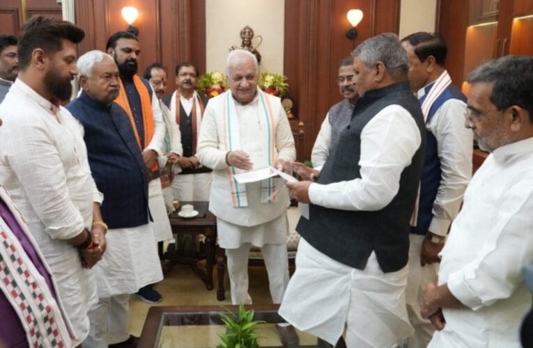 नीतीश कुमार कल लेंगे 10वीं बार सीएम की शपथ, नई कैबिनेट में 20-30 मंत्री संभावित; फोन कॉल का इंतजार