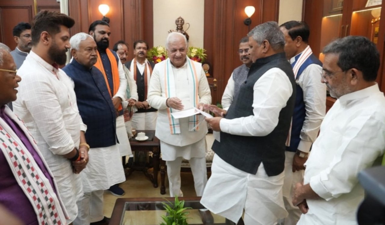 नीतीश कुमार कल लेंगे 10वीं बार सीएम की शपथ, नई कैबिनेट में 20-30 मंत्री संभावित; फोन कॉल का इंतजार 4 20251119 221654